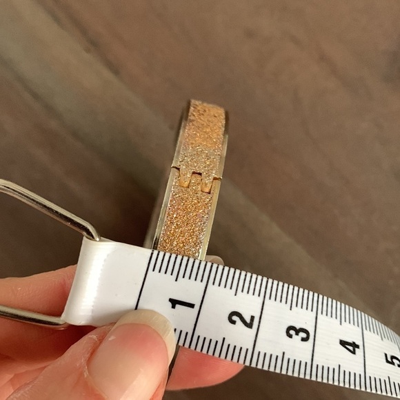 𝅺Metal Hinged Bracelet with Safety Chain - Picture 11 of 11